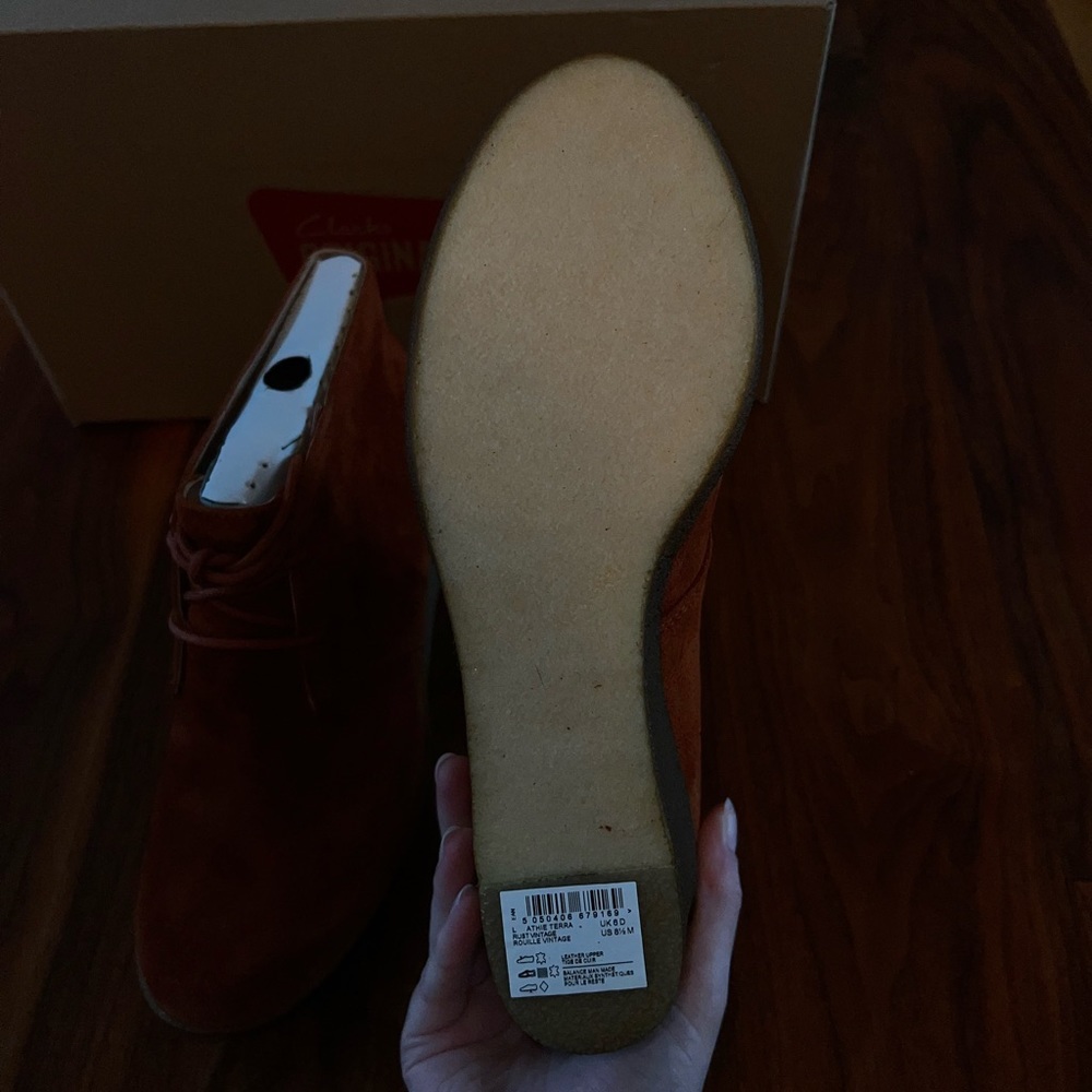 CLEARANCE Women’s Clark’s Aggie Terra Suede Boot🧡 - Picture 9 of 16